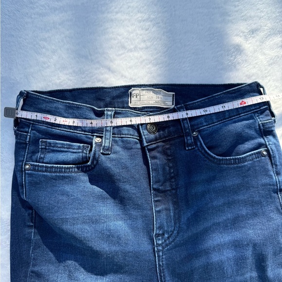 Free People Women’s Distressed Skinny Jeans Size 26 Effortlessly Cool Ripped - Picture 8 of 11